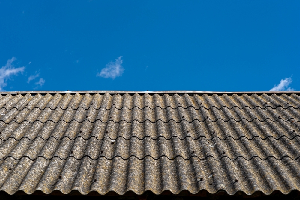 asbesttag på villahus